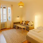 Somogyi Apartment With Balcony