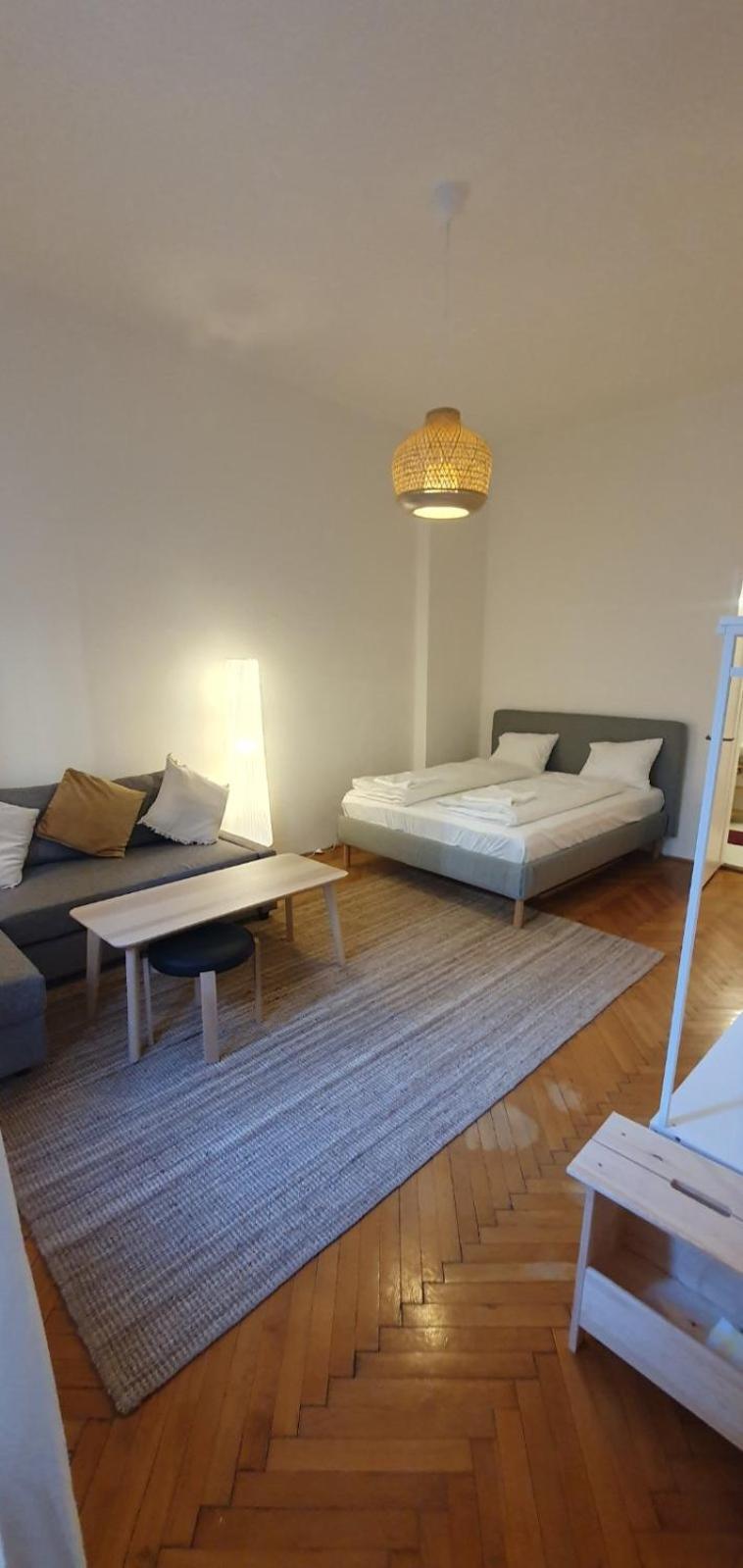 Somogyi With Balcony Apartamento